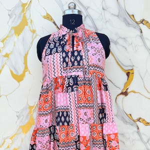 Maxikleid aus Baumwolle mit Siebdruck, Sommerkleid im Patchwork-Stil, atmungsaktives Gewebe.