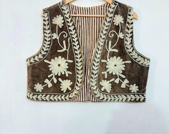 Suzani-Weste aus Samt, blumenbestickte Weste, Boho-Sommerjacke, ethnisches Lagen-Teil.