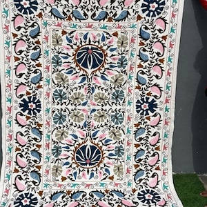ウズベキスタンの手刺繍スザニ壁掛け、ウズベキスタンのスザニスロー、スザニベッドスプレッド、手作りのタペストリー、綿刺繍、スザニ壁掛け