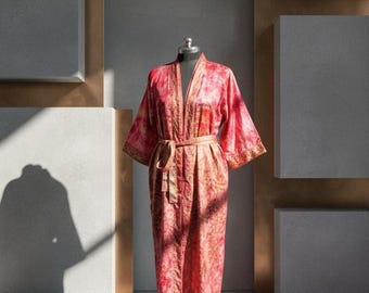Szlafrok kimono z jedwabiu, boho, wzór w kolorze czerwonym i różowym z haftem