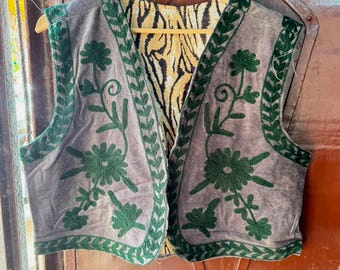 Velvet Suzani Vest, Floral Embroidered Waistcoat, Folk Boho Gilet, Handmade Sleeveless Jacket, Textile Art.