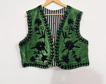 Boho Suzani Baumwollsamt-Weste, mehrfarbige mit Blumen bestickte Jacke.