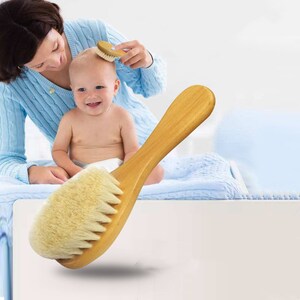 Brosses pour bébé personnalisées Brosses pour bébés en bois Bébé souvenir Baby shower Cadeau nouveau-né Cadeau bébé Brosse à cheveux pour bébé image 9