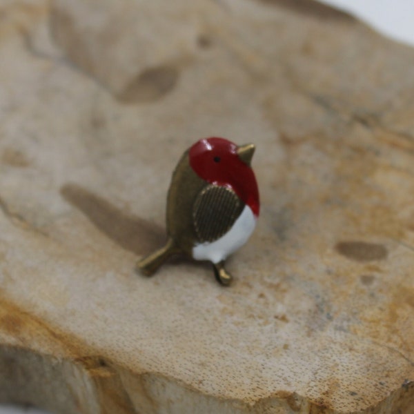 Tiny bronze robin brooch, bird pin brooch, bird lover gift, lucky pin, matching robin earrings, gift for mum, gift for nan, best friend gift