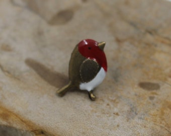 Petite broche rouge-gorge en bronze, broche oiseau, cadeau pour amoureux des oiseaux, épingle porte-bonheur, boucles d'oreilles rouge-gorge assorties, cadeau pour maman, cadeau pour grand-mère, cadeau meilleur ami