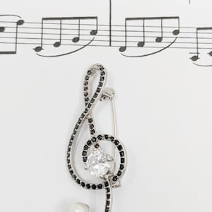 Violinschlüssel Musik Brosche, Kristall besetzte handgefertigte Perlennadel, Geschenk für Musiker, Musikliebhaber Zubehör, Musikpreisgeschenk