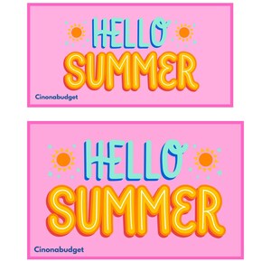 Può includere: Due grafiche rettangolari rosa con le parole "HELLO SUMMER" in colori vivaci. La parola "HELLO" è in blu, e "SUMMER" è in giallo con un contorno arancione. Piccole grafiche di sole sono su entrambi i lati di "HELLO". Il testo "Cinonabudget" è in basso.