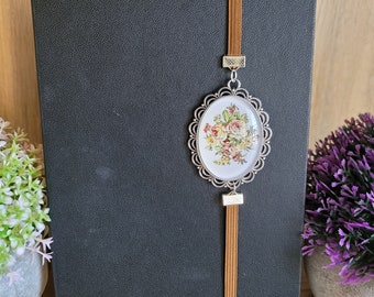 Marcapáginas elástico con broche floral / Marcapáginas con tiras / Marcapáginas para agenda / Plateado / Ocho diseños