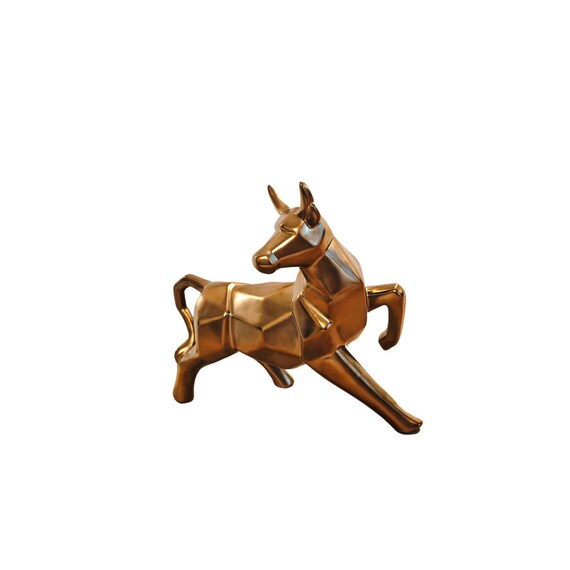 Polygonal figure of a bull - Matte gold - Proud posture