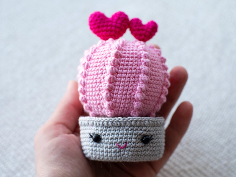 Valentines crochet pattern Heart cactus image 3