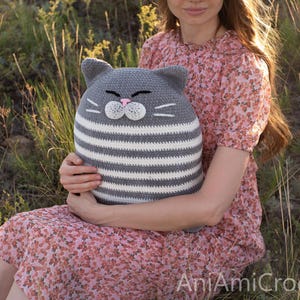 Cat pillow crochet pattern Plush kitty pillow image 7