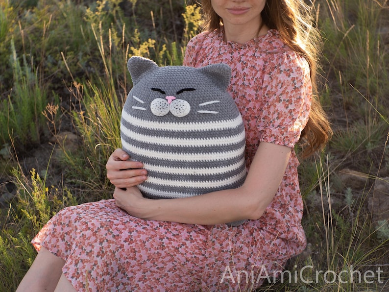 Cat pillow crochet pattern Plush kitty pillow image 7