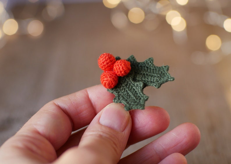 CROCHET PATTERN Holly brooch Miniature amigurumi Jewelry tutorial image 2