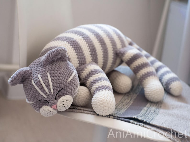 Sleeping cat crochet pattern Plush kitty image 3