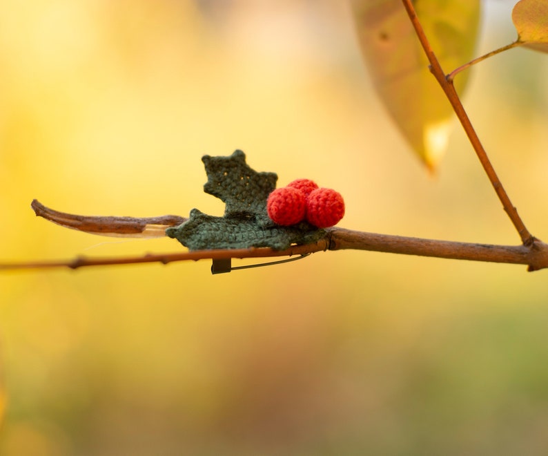 CROCHET PATTERN Holly brooch Miniature amigurumi Jewelry tutorial image 5