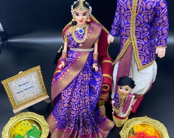 Indian Baby Shower Doll Set med bakgrund, Seemantham Valaikaappu Doll