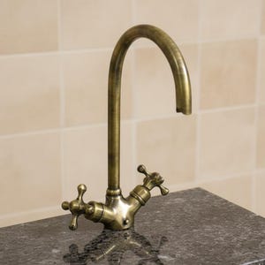 Antique Bronze Single Hole Kitchen Faucet, 2 Handle Kitchen Faucet, Kitchen Faucet Single Hole With two Handles