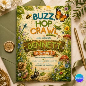Puede incluir: Una invitación de cumpleaños caprichosa con las palabras "BUZZ, HOP, CRAWL" y el nombre "BENNETT" en una pancarta de madera. La invitación presenta ilustraciones de insectos, flores y setas, con el texto "is turning 6".