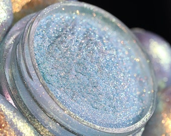 BERRY BLUE - Duochrome eyeshadow loose/pressed powder, Shinny shifts from Sky Blue to Gold, Buildable pastel chameleon pigment, indie makeup