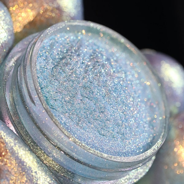 BERRY BLUE - Duochrome eyeshadow loose/pressed powder, Shinny shifts from Sky Blue to Gold, Buildable pastel chameleon pigment, indie makeup