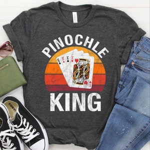 Camicia Pinochle King / Canotta / Felpa con cappuccio, Regalo Pinochle, T-shirt gioco di carte, Regalo giocatori, Maglietta amante Pinochle, Maglietta Pinochle per lui/marito
