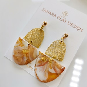 Hand-painted dangling earrings Cleo flower pattern beige white gold image 4