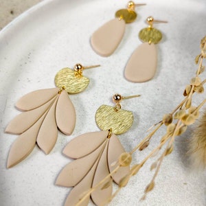 Handmade hanging earrings Flora leaf-shaped beige image 6