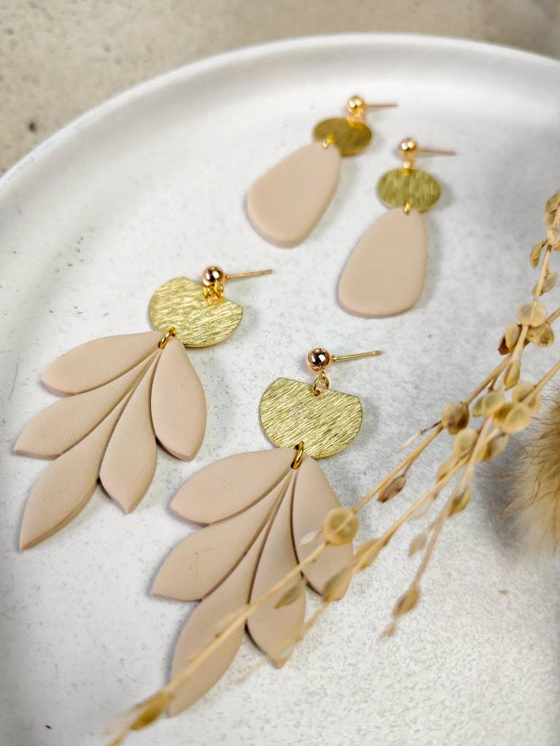 Handmade hanging earrings Flora leaf-shaped beige image 6