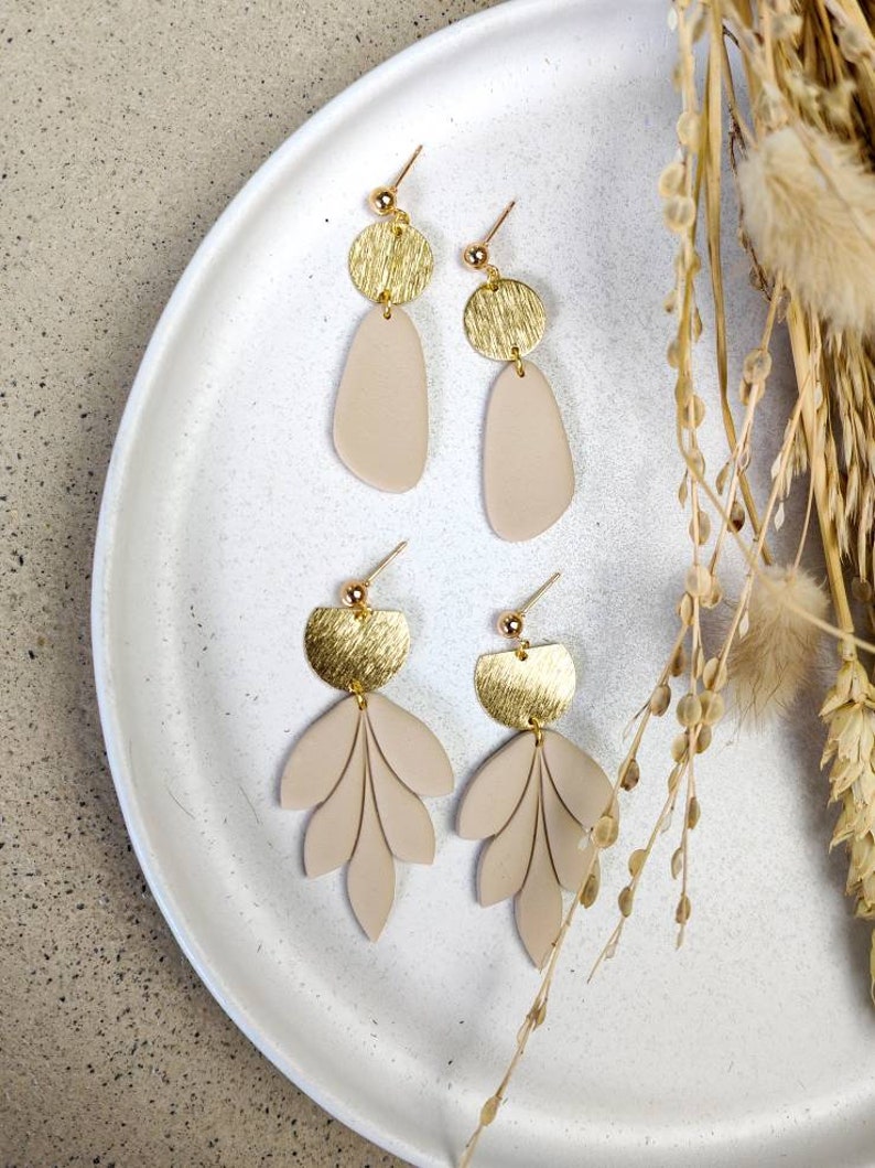 Handmade hanging earrings Flora leaf-shaped beige image 8