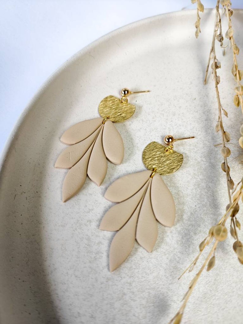 Handmade hanging earrings Flora leaf-shaped beige image 5