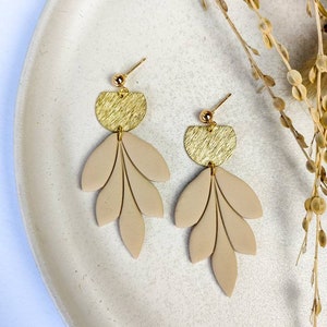Handmade hanging earrings Flora leaf-shaped beige image 1