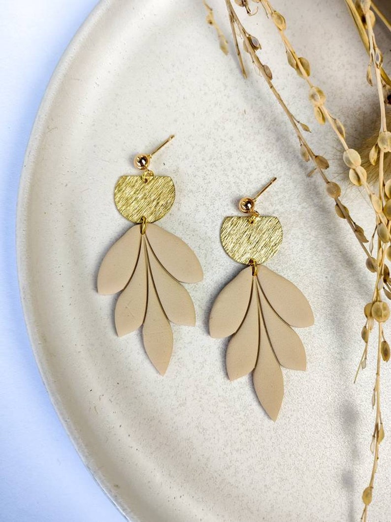 Handmade hanging earrings Flora leaf-shaped beige image 1