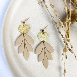 Handmade hanging earrings Flora leaf-shaped beige image 7