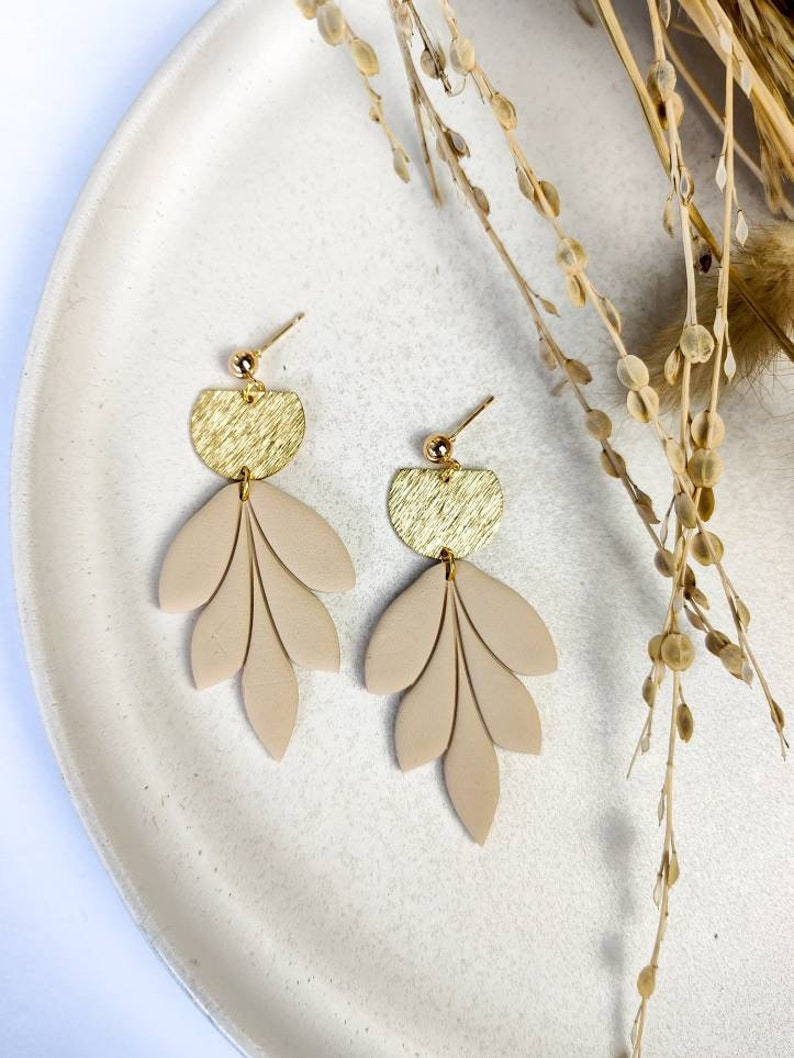 Handmade hanging earrings Flora leaf-shaped beige image 7