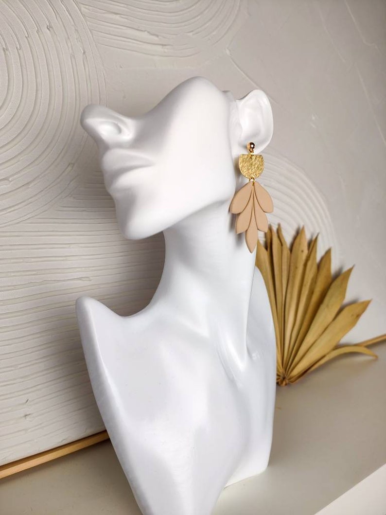 Handmade hanging earrings Flora leaf-shaped beige image 2