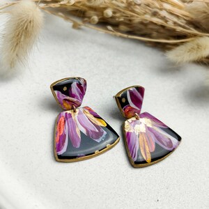 SALE % old price CHF 28.50 Hand-painted hanging earrings Lia floral pattern black-pink-gold image 2