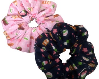 Japanisches Scrunchie, übergroßes Scrunchie, süße Haargummis, Haaraccessoires, Shiba Inu Scrunchie, Sakura Mochi Dango Tee, Geschenk für sie【SHIBADANGO】