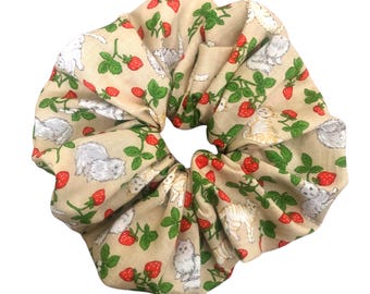 Haargummi mit Erdbeerkatze, japanisches Stoffaccessoire, übergroßer Haargummi, Geschenk für Katzenliebhaber, Geschenk für Katzenfreunde【NEKOBERRY】