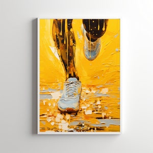 Puede incluir: Una pintura de una persona corriendo bajo la lluvia. La persona lleva zapatillas blancas y sus piernas están salpicadas de pintura amarilla. El fondo es de un amarillo brillante.