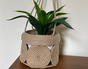 Hanging plant pot