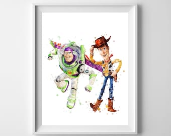 Pode incluir: Impressão em aquarela de Buzz Lightyear e Woody de Toy Story. Buzz está em um traje espacial verde e roxo, e Woody está usando um chapéu de cowboy, colete e jeans azuis. A obra de arte tem uma borda branca.