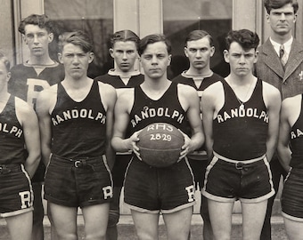 Fotografía del equipo de baloncesto masculino de secundaria de Randolph, NY, 1929.