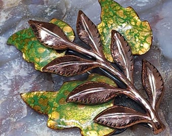 Broche vintage de Matisse Renoir con hoja verde esmaltada y laurel de cobre, MCM, años 50