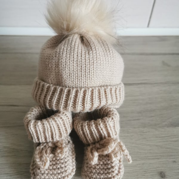 Ensemble bonnet chaussons bébé