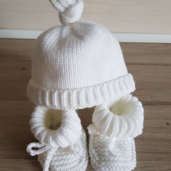 Ensemble bonnet chaussons bébé