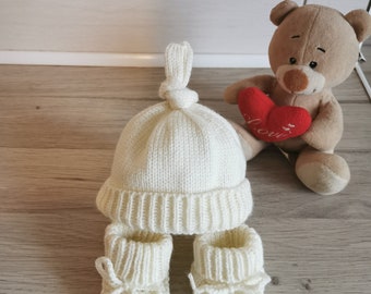 Ensemble bonnet chaussons bébé