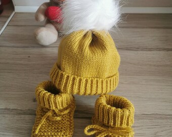 Ensemble bonnet chaussons bébé