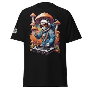 Psychedelic Outfit | Psychedelic T-Shirt | Psychedelic Astronaut |CATSONDRUGS.COM | Trippy T-Shirt | Psychedelic Wear | Psychedelic Clothing