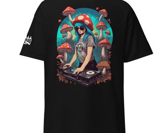 Techno Outfit | Techno T-Shirt | Psychedelic DJ Girl | CATSONDRUGS.COM | Rave T-Shirt | Techno Wear | Techno Clothing | Techno Fashion