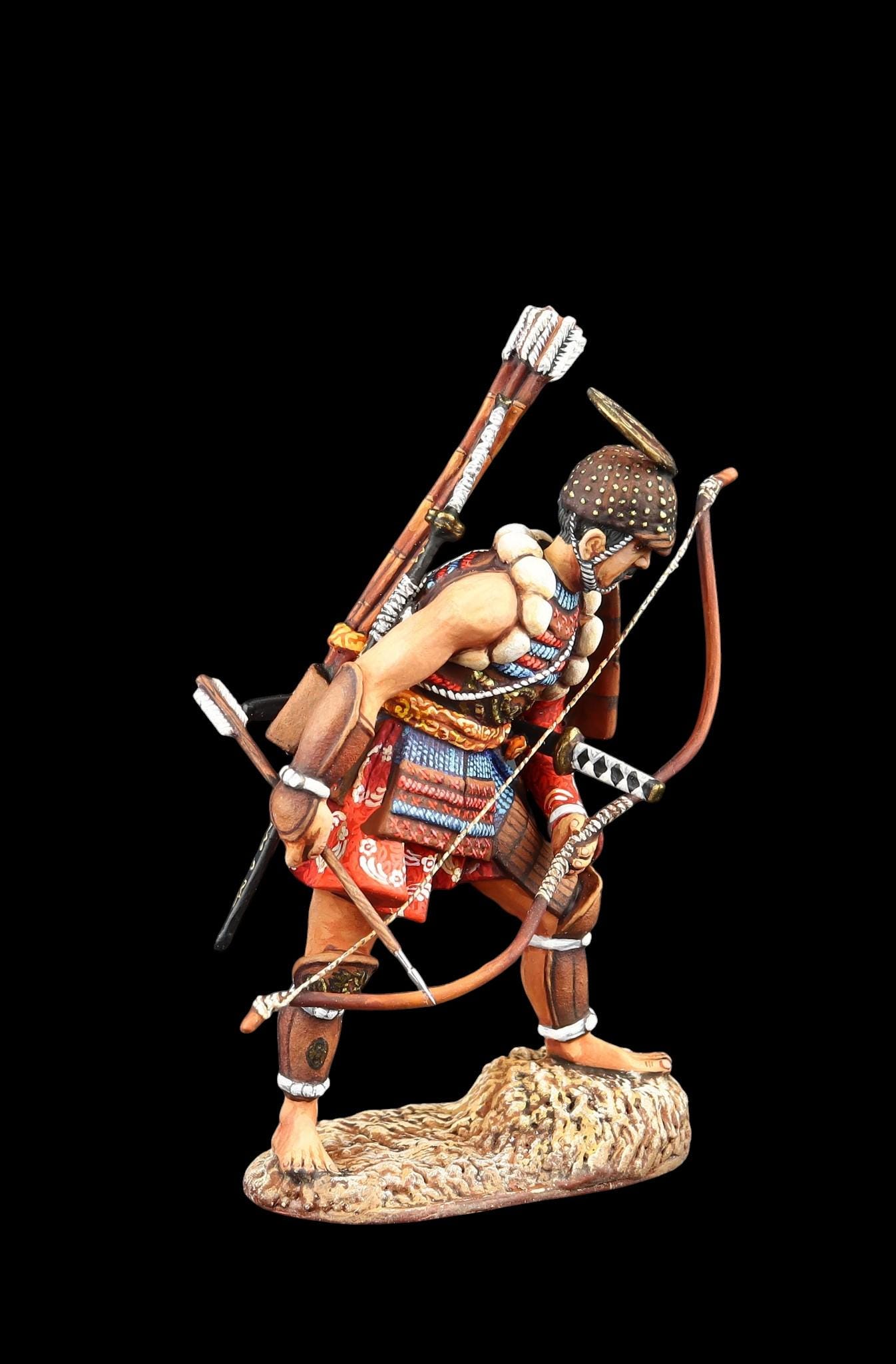 ブリキの兵隊博物館 (上) 長弓を持った侍の弓兵、15 世紀頃 54 mm 中世